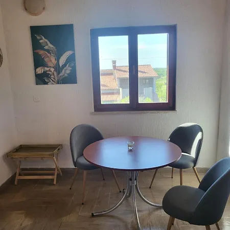 Olive And Herb Retreat דירה